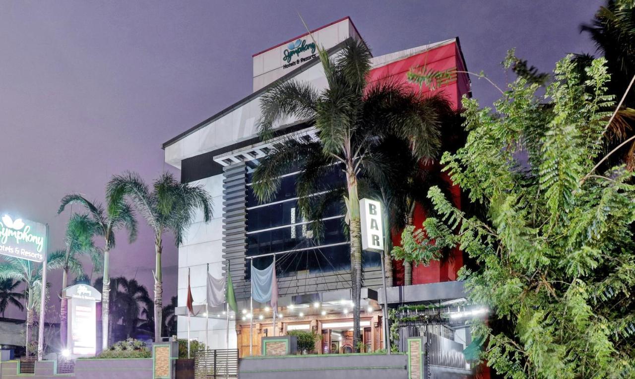 Treebo Symphony Hotels And Resorts Angamally Kizhake Chālakudi Eksteriør bilde