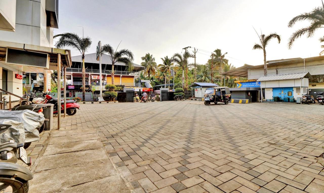 Treebo Symphony Hotels And Resorts Angamally Kizhake Chālakudi Eksteriør bilde