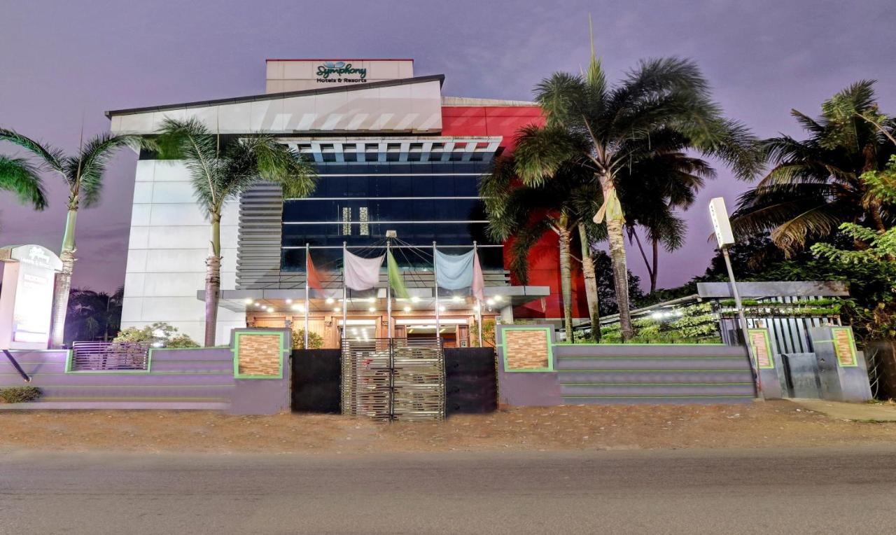Treebo Symphony Hotels And Resorts Angamally Kizhake Chālakudi Eksteriør bilde